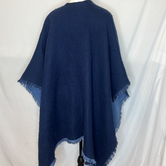 Woolrich blanket style poncho - Picture 5 of 8